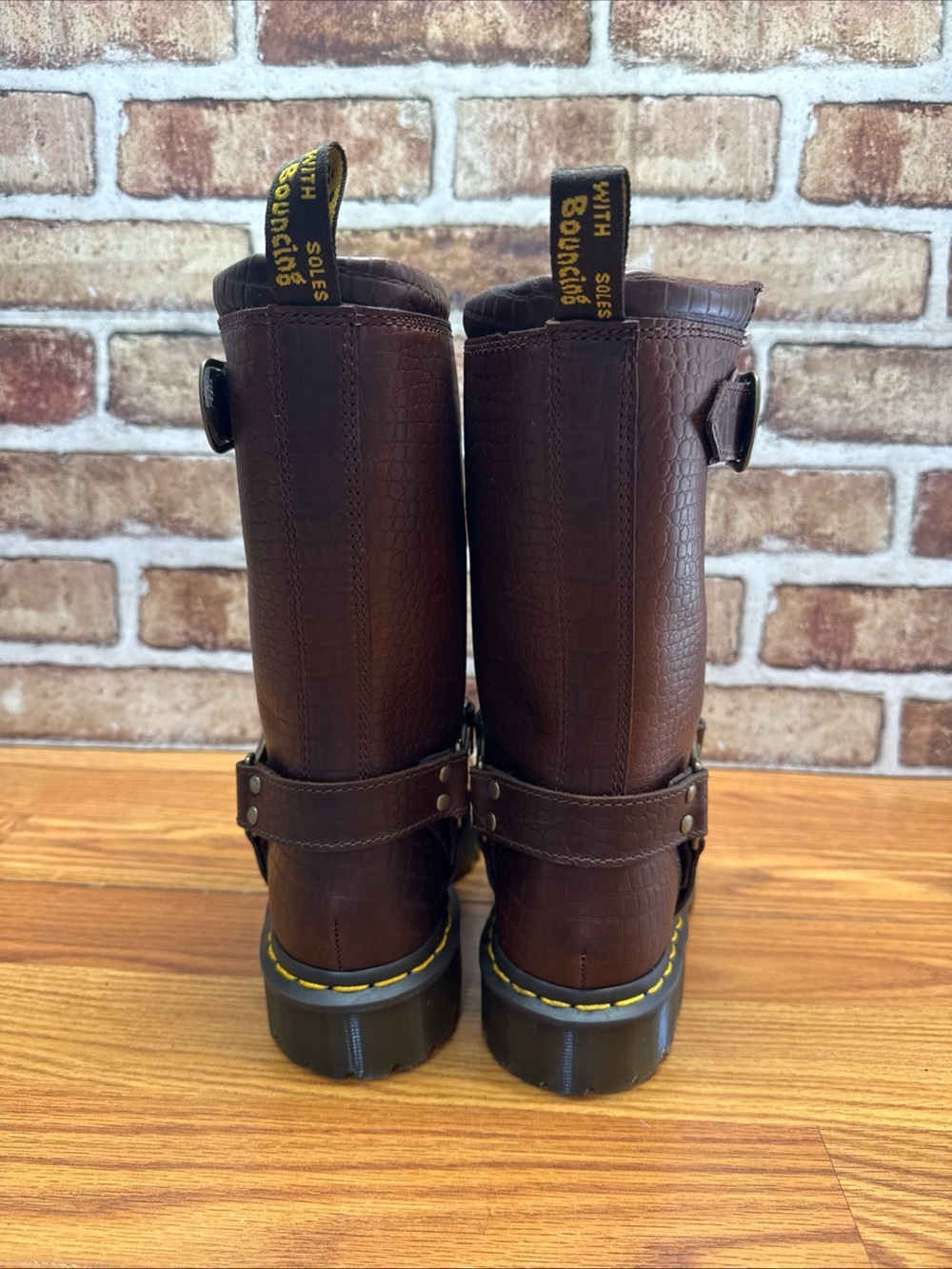 Dr. Martens Anistone Hi reptile embossed leather pull on boots brown NWOB size 7 - Picture 4 of 13